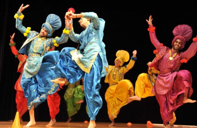 Bhangra dancers