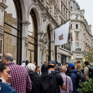 Apple-Regent-Street-London-store-queue-240920-1536x1024