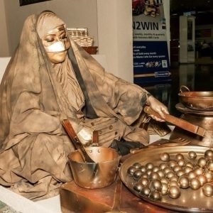 Arabic Living Statues2