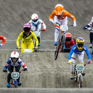 TOKIO - Merel Smulders (m) in de finale van het onderdeel cross bij het BMX op het Ariake Urban Sports Park tijdens de Olympische Spelen van Tokio. ANP KOEN VAN WEEL