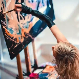 FEMALE-SPEED-PAINTER-IN-DUBAI-2