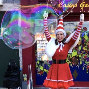 Female Bubble Artist2