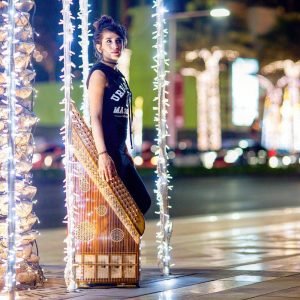 Female Qanunist Image8