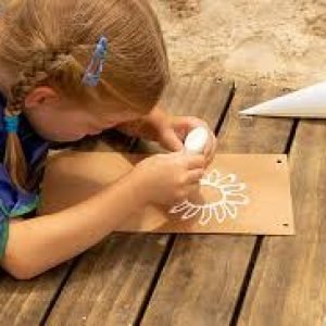 Female Sand Painter4