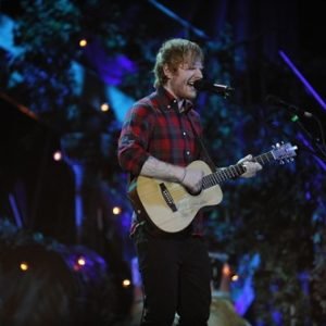 avoid-these-mistakes-when-booking-artist-for-event-2