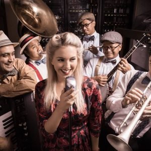 female-fronted-dubai-jazz-band4