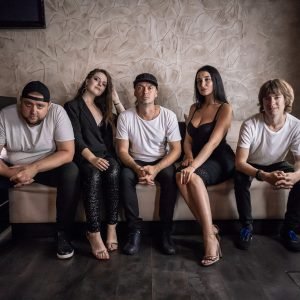 female-fronted-party-band-dubai4