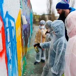 graffiti-workshop-kids-spraying-wall-with-artist-ostap
